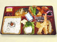 クックアンドコマチ(弁当・給食・仕出しの配達、給食のクックさん)